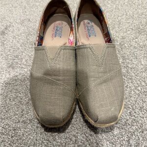 BOBS from Skechers Women’s Light Gray Canvas Espadrille Slip-Ons with Tan Lining